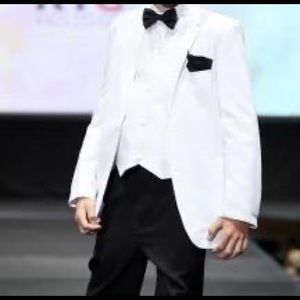 Boys Tux in size 10,14,16 with all 5 Pieces